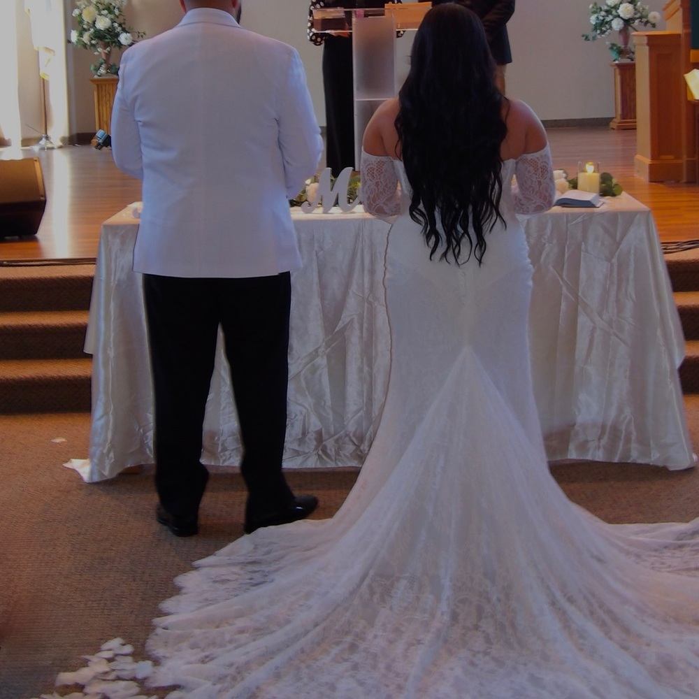 Stunning White Lace Bridal Gown